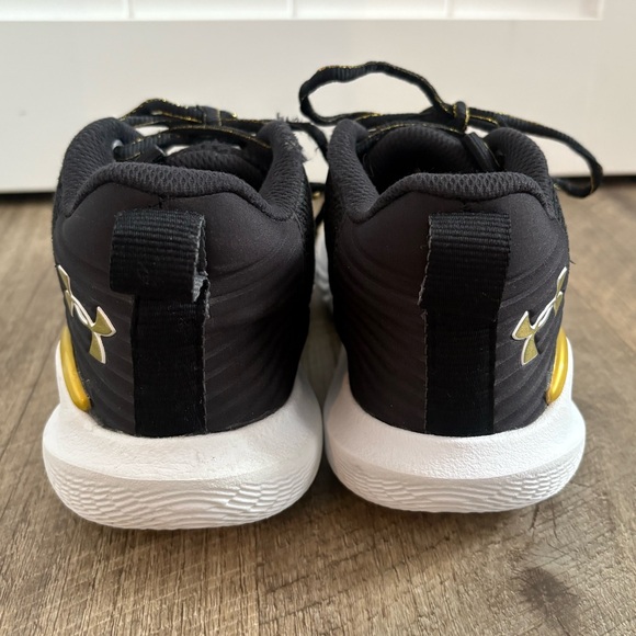 Under Armour Women’s Flow Breakthru 2 Basketball Shoes - Picture 4 of 9